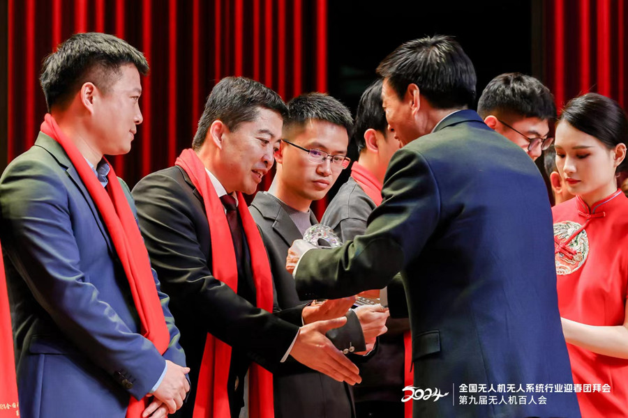 格瑞普榮獲2023年中國無人機低空經濟標桿企業